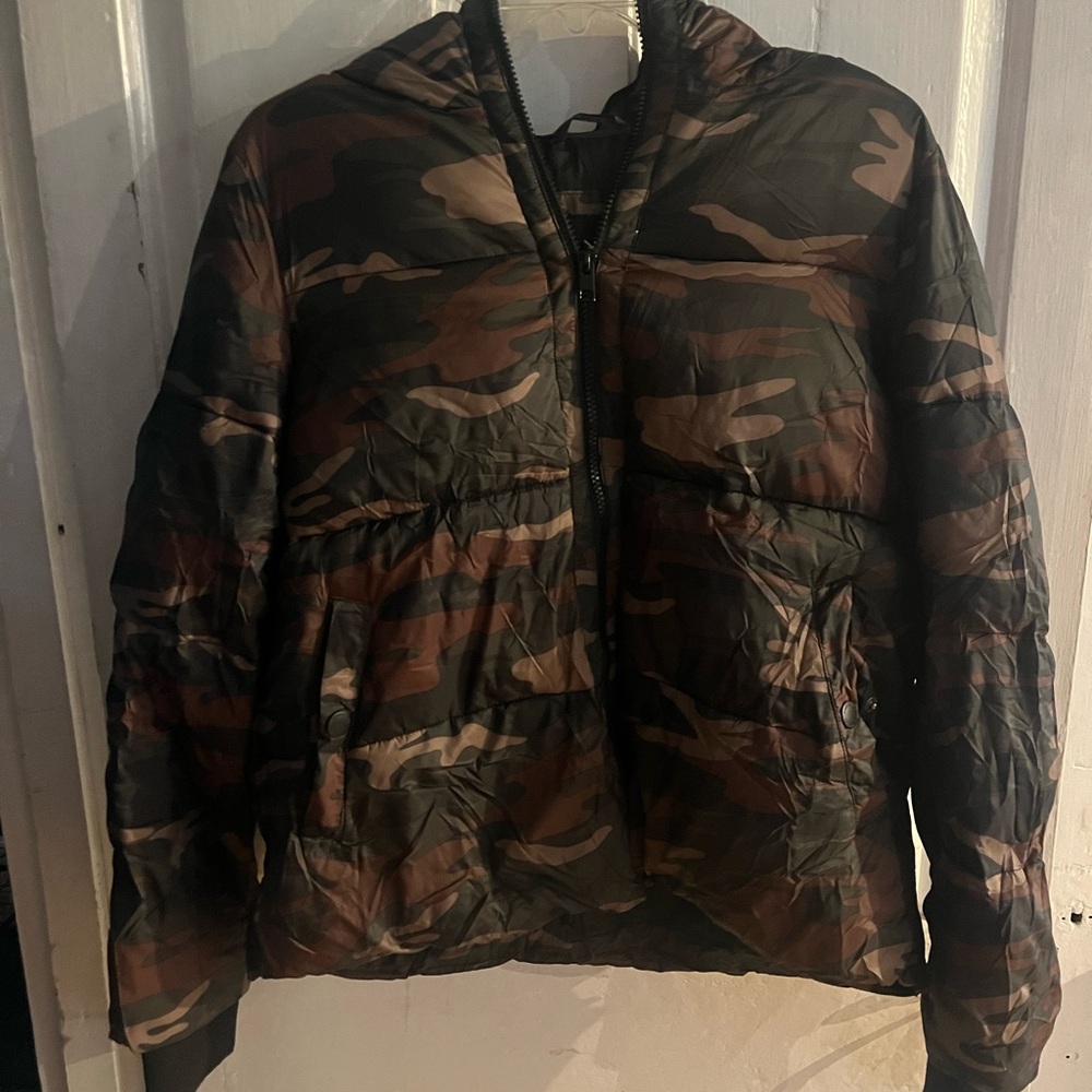 American Eagle Outfitters Camo Puffer Jacket